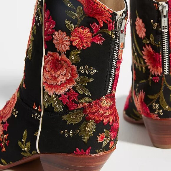 Anthropologie MOMO NEW YORK Embroidered Rose Boots NEW Size 39 - Picture 3 of 14